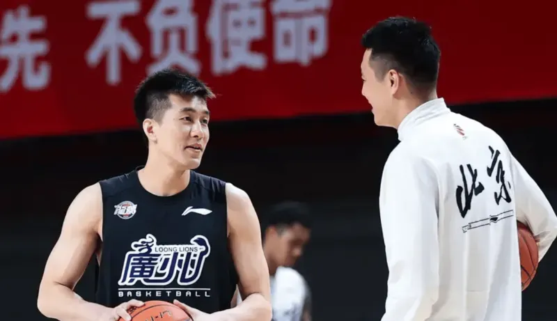 翟晓川社媒发文：我两兄弟解说夸我了是吧，感谢球迷支持